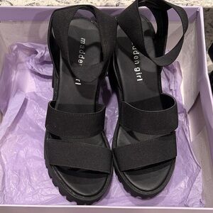 Madden Girl soho heels Black Strappy Sandals